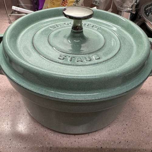 STAUB琺瑯鑄鐵鍋 圓形燉鍋 20cm/2.2L （香草綠）