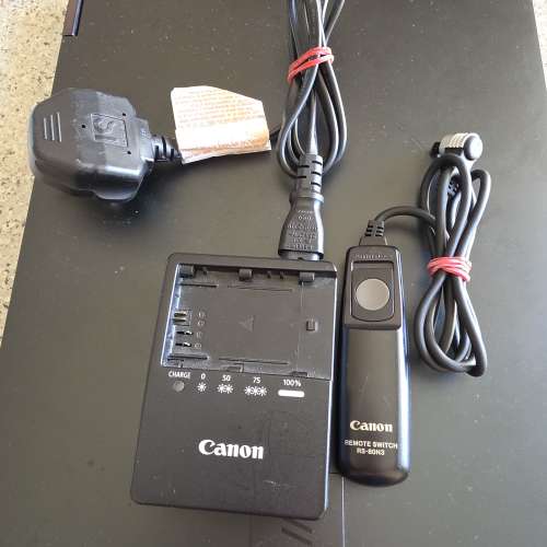 Canon EOS 5D Mark III 22.3MP Full Frame DSLR Camera Body + Battery Charger