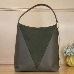 路易威登Louis Vuitton Low Key Hobo MM 麂皮拼牛皮 Hobo 包 實物拍攝
