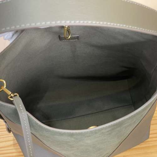 路易威登Louis Vuitton Low Key Hobo MM 麂皮拼牛皮 Hobo 包 實物拍攝