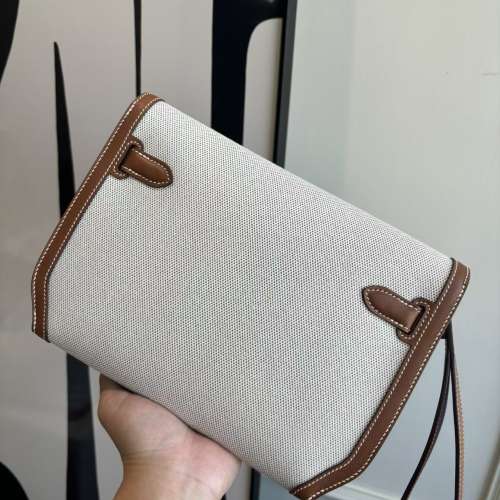 愛馬仕# Herm&egrave;s Kelly Depeches 25 帆布拼 Bar&eacute;nia 皮手拿 / 斜挎包 款號H051569...