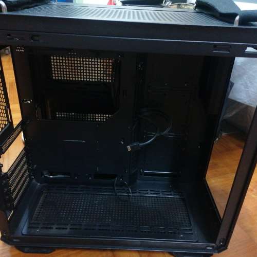 ASUS TUF ATX機箱 送水冷
