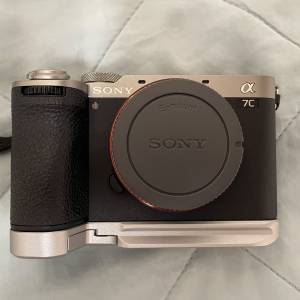 Sony A7C2 銀色淨機身 連底座，Mon貼，手帶