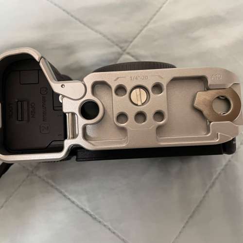Sony A7C2 銀色淨機身 連底座，Mon貼，手帶