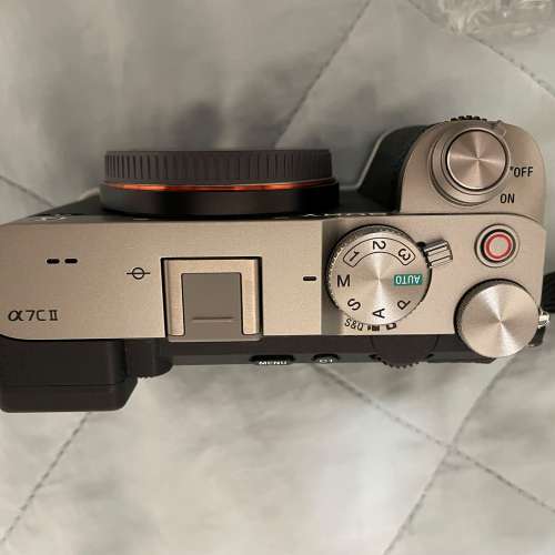 Sony A7C2 銀色淨機身 連底座，Mon貼，手帶