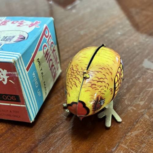 鷄吃米，鐵鏽玩具