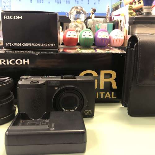 Ricoh CCD GR Digital (not APSC) + 0.75x wide lens GW-1
