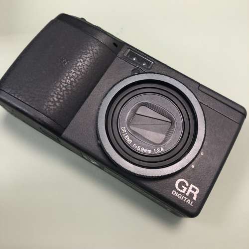 Ricoh CCD GR Digital (not APSC) + 0.75x wide lens GW-1
