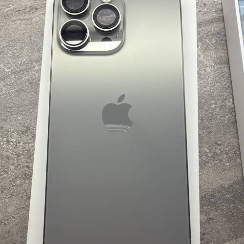 【出售】有盒港行iPhone 15 Pro Max 256GB 鈦原色 ｜電池91% ｜近完美外觀｜送 Moma...