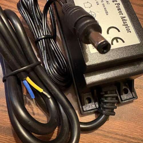 （全新）switching power adapter 6V 2A