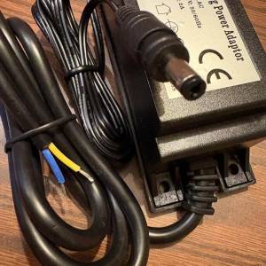 （全新）switching power adapter 6V 2A