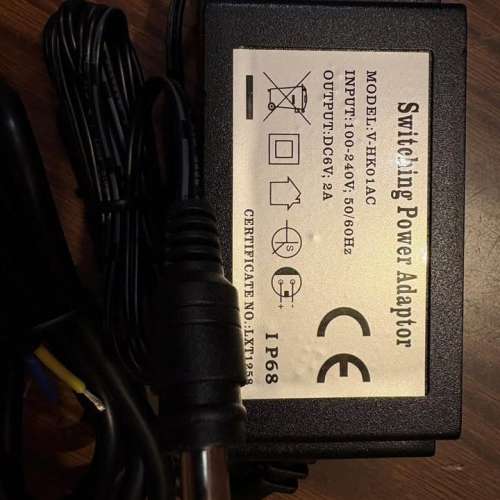 （全新）switching power adapter 6V 2A