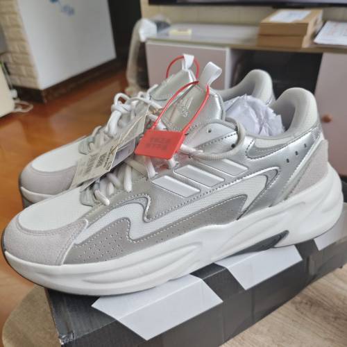 全新Adidas 波鞋（46号）