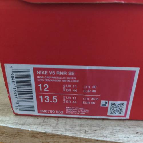 全新Nike波鞋 (46号）