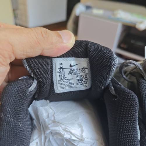 全新Nike波鞋 (46号）