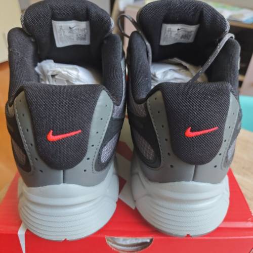 全新Nike波鞋 (46号）