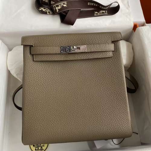 愛馬仕HERM&Egrave;S H083737CK18 Kelly Ado PM 大象灰 Togo 皮銀扣雙肩袋