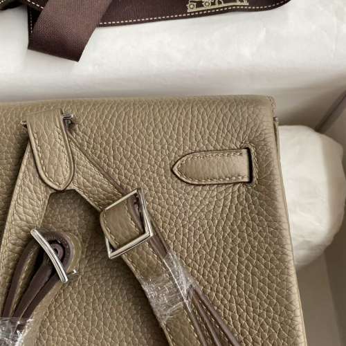愛馬仕HERM&Egrave;S H083737CK18 Kelly Ado PM 大象灰 Togo 皮銀扣雙肩袋
