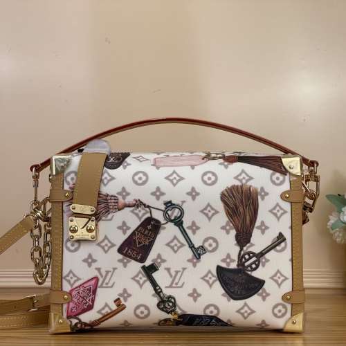 路易威登 LOUIS VUITTON M24424 Side Trunk 白色老花鑰匙圖案硬箱斜揹袋