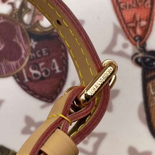 路易威登 LOUIS VUITTON M24424 Side Trunk 白色老花鑰匙圖案硬箱斜揹袋