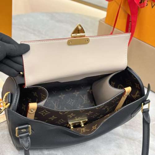 路易威登 LOUIS VUITTON M22312 Swing 翻蓋托特包