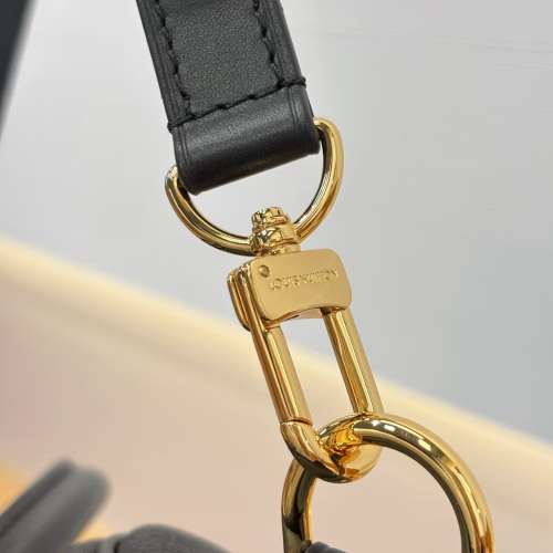 路易威登 LOUIS VUITTON M22312 Swing 翻蓋托特包