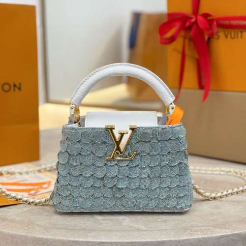 路易威登 LOUIS VUITTON M24423 Capucines Mini 淺藍色魚鱗刺繡手提鏈條袋