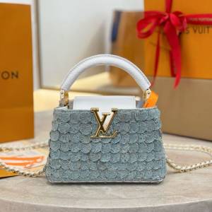 路易威登 LOUIS VUITTON M24423 Capucines Mini 淺藍色魚鱗刺繡手提鏈條袋