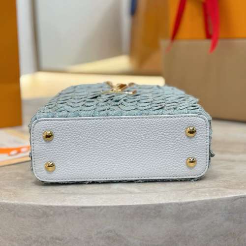 路易威登 LOUIS VUITTON M24423 Capucines Mini 淺藍色魚鱗刺繡手提鏈條袋