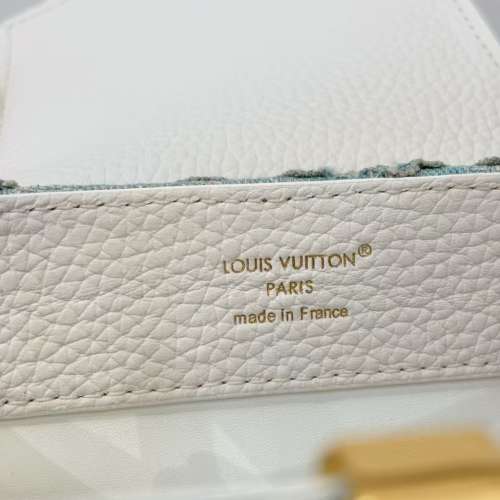 路易威登 LOUIS VUITTON M24423 Capucines Mini 淺藍色魚鱗刺繡手提鏈條袋