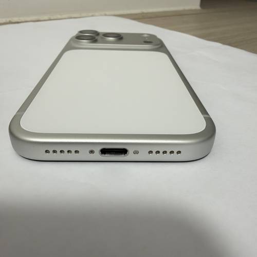 港版Iphone 17 pro銀色 256gb