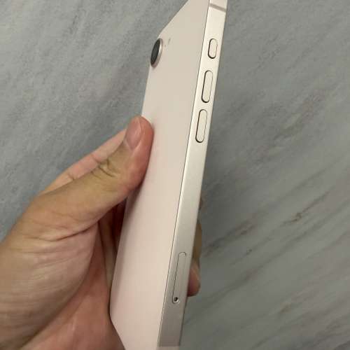 99.9新iPhone 17e 256gb,港行，電池健康度100，有保至27年3月，備機使用中隨時可以...
