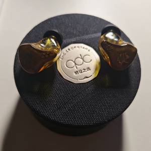 90% new QDC folk 圈，鐵，平板三混合耳機香港行貨長保養。