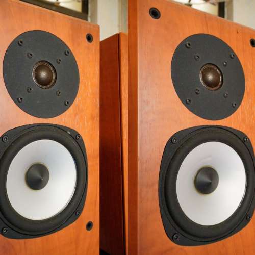 AE Aegis Evo One 喇叭, 連腳架; Audiolab 8000A 擴音機