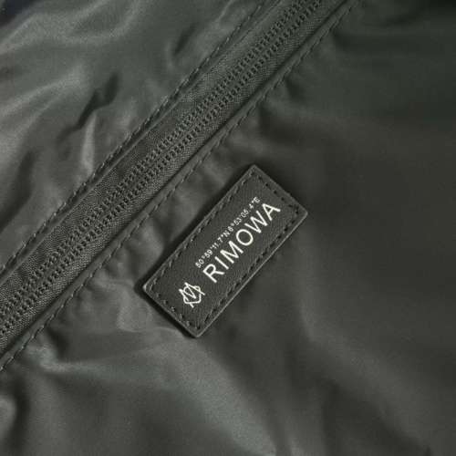 全新未開封一個 RIMOWA Foldable Bags 35L 可折疊收納 健身 / 旅行 通用 手提旅行袋...