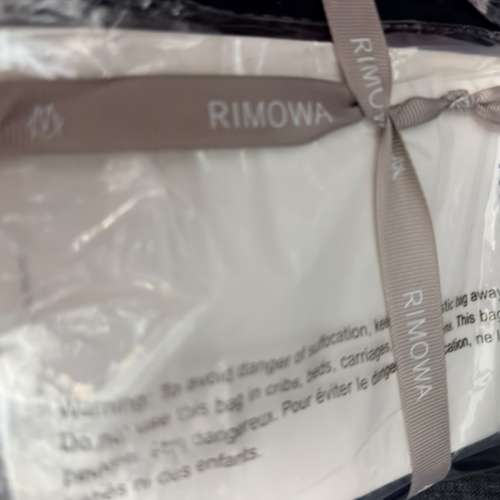 全新未開封一個 RIMOWA Foldable Bags 35L 可折疊收納 健身 / 旅行 通用 手提旅行袋...