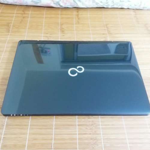 Fujitsu Lifebook AH556