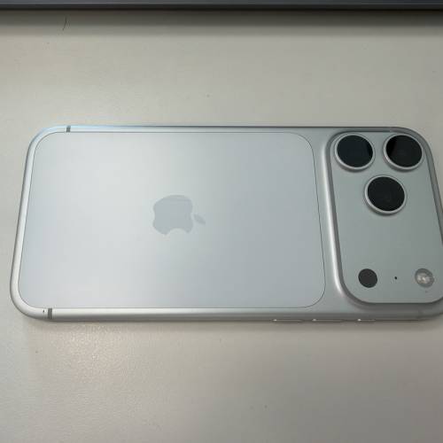 iPhone 17 Pro Max 512GB (95%新，保養至2026年11月2日)