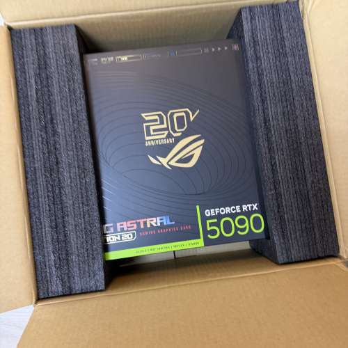 全新ASUS ROG RTX 5090D v2 20 edition 20週年