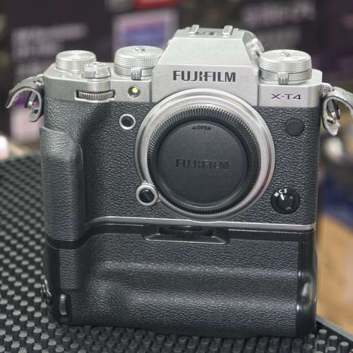 Fujifilm XT4 X-T4 連 原廠手柄 功能正常 配件齊全 三個月保養 no XT30 XT50 XM50 ...