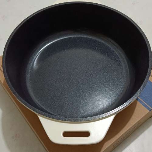 全新 KOIZUMI 日本品牌 小泉成器24cm平底鍋一個