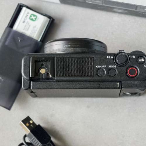 Sony ZV-1 香港行貨｜有單有盒、兩粒電池及 Sony 原裝充電座