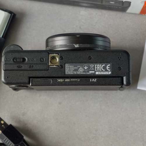 Sony ZV-1 香港行貨｜有單有盒、兩粒電池及 Sony 原裝充電座