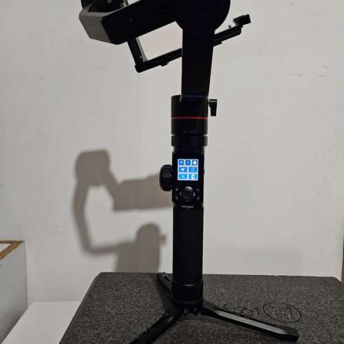 $1,200 90% 新 worked 飛宇 FeiyuTech AK4000 防震專業相機穩定器，觸屏操作載重怪...