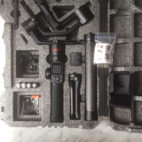 $1,200 90% 新 worked 飛宇 FeiyuTech AK4000 防震專業相機穩定器，觸屏操作載重怪...
