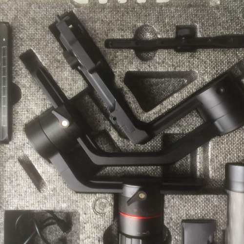 $1,200 90% 新 worked 飛宇 FeiyuTech AK4000 防震專業相機穩定器，觸屏操作載重怪...