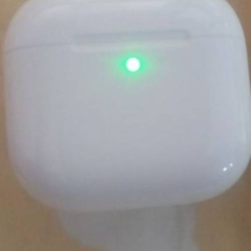 Apple AirPods 4無線充電盒及耳機