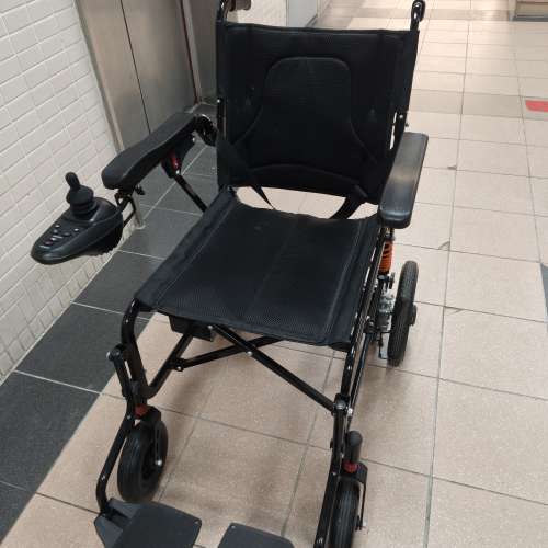 電動輪椅接近全新