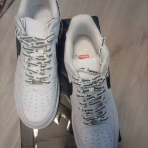 Nike x Supreme Air Force 1 Low SP