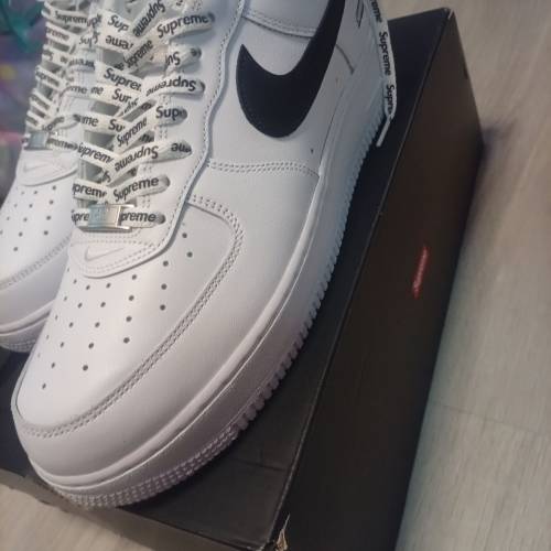 Nike x Supreme Air Force 1 Low SP